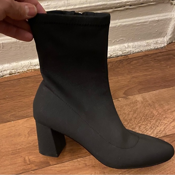 Badgley Mischka stretch booties. - Picture 1 of 2